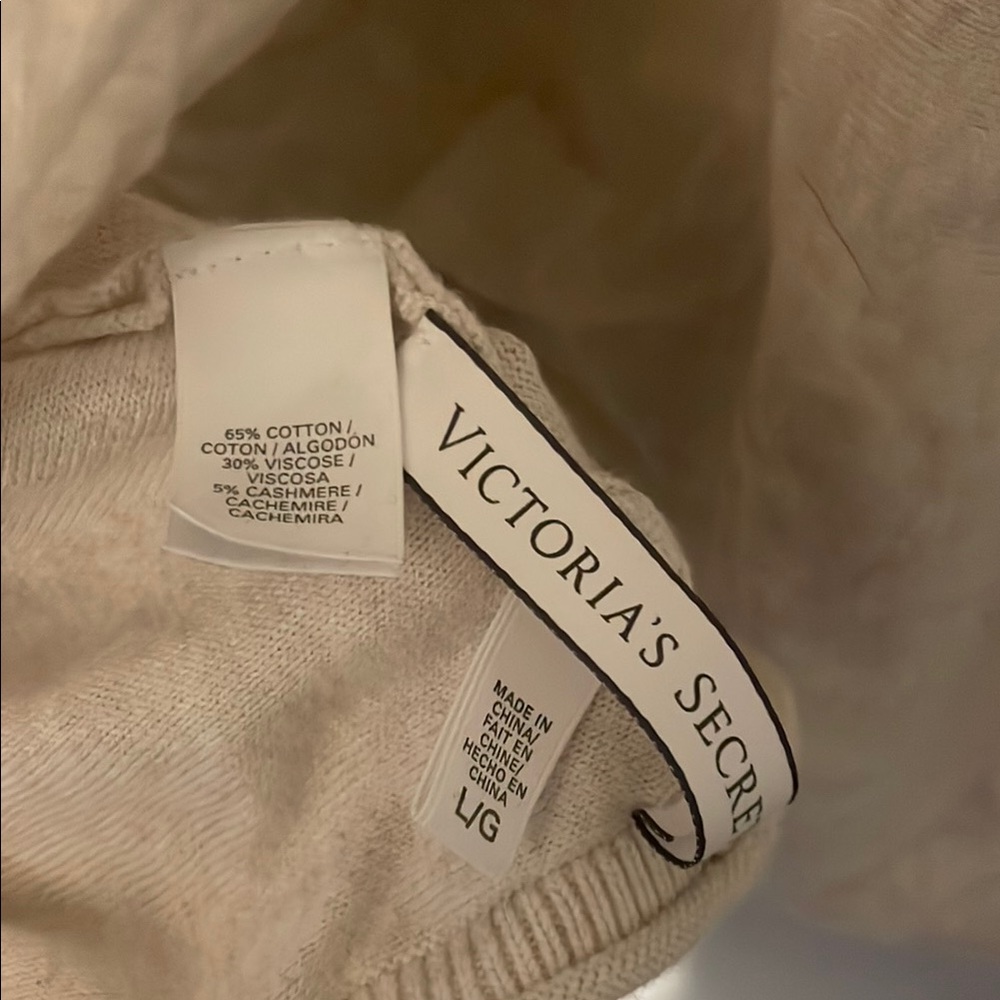 VS Sweater - Picture 2 of 4